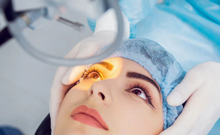 Stitchless Cataract Surgery